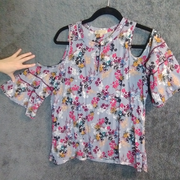 Flowery top - Picture 2 of 2